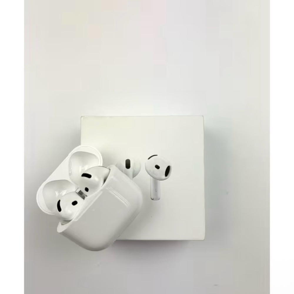 Apple White Wireless Earbuds with Charging Case